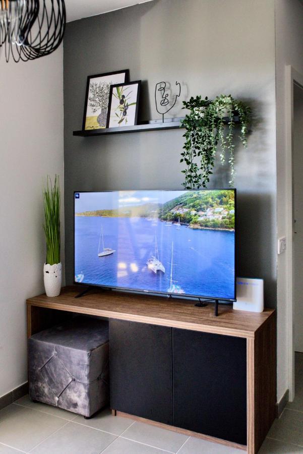 Beautiful Two-Bedroom Seaside Apartment In Premantura Zewnętrze zdjęcie